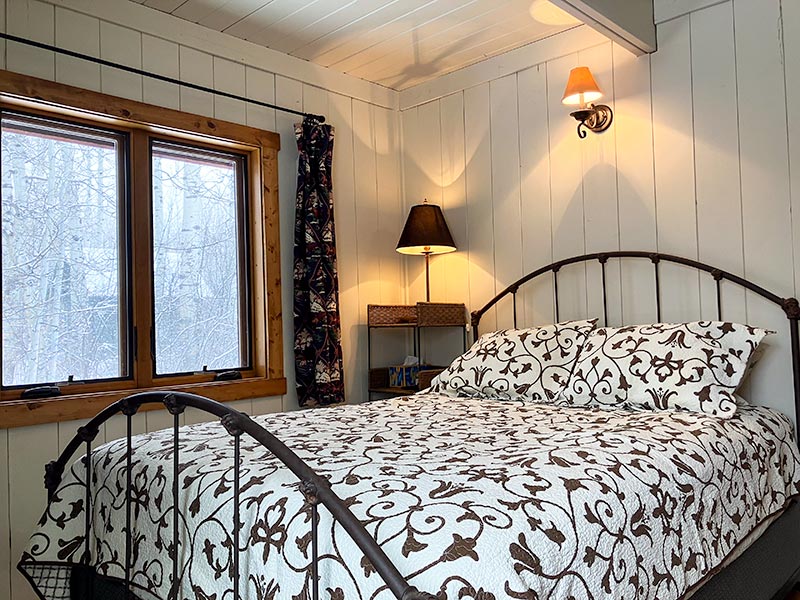 Horsehoe Cabin bedroom 2