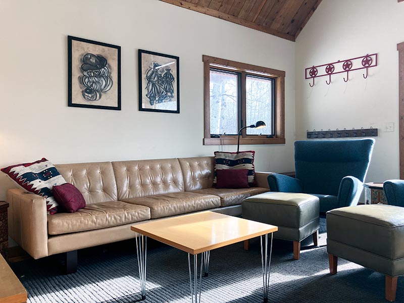 Horseshoe Cabin living room
